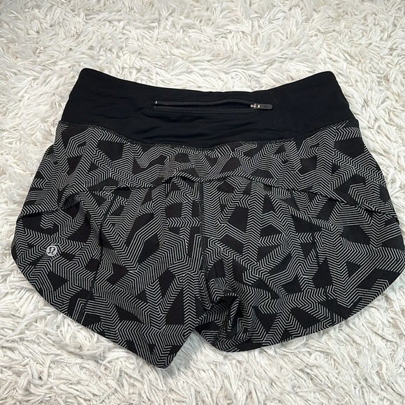 Lululemon Speed Up Short Long *4" Updated Fit Labyrinth Black Light Cast / Black - Picture 4 of 6